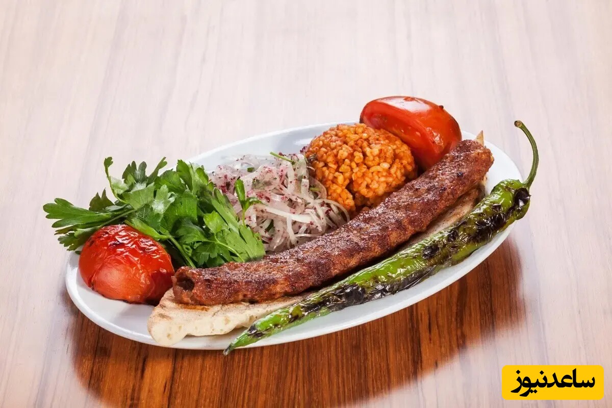 انواع کباب / طرز تهیه آدانا کباب ترکیه ای در ماهیتابه با سالاد مخصوص