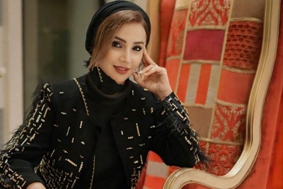 سمفونی چوب و رنگ در خانه شبنم قلی‌خانی؛ نگاهی به دکوراسیون منزل بازیگر دبی‌نشین که آرامش تزریق می‌کند😍+فیلم