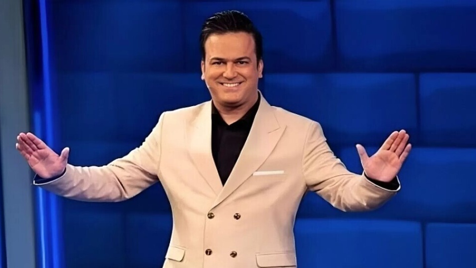 سکانس «جوکر»؛ دلیل قانع‌کننده حامد آهنگی برای بیشتر آب خوردن امین حیایی با چاشنی فیزیک و جغرافیا! / بیچاره امین حیایی شوکه شد😂😂