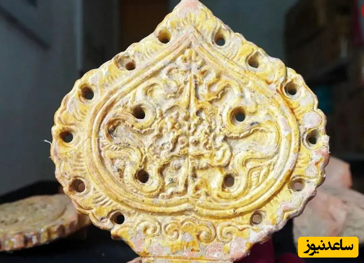برگ‌های سفالی با روکش طلا پشت اژدهای سنگی پیدا شدند