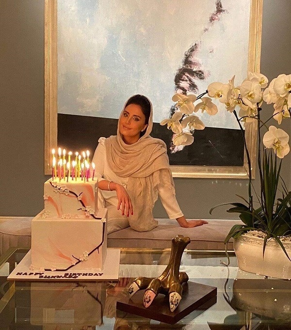 ترکیب اصالت و اشرافی گری در دکوراسیون منزل دوبلکس و اتاق خواب شاهانه الناز شاکردوست/ کتابخونه پر، مبلمان سلطنتی، فرش ایرانی،لوستر بلوری اعیانی و...