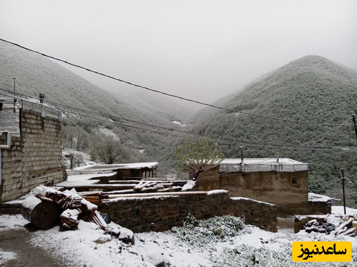 بارش برف در روستای نمنق ؛ شهرستان جلفا در فروردین ماه
