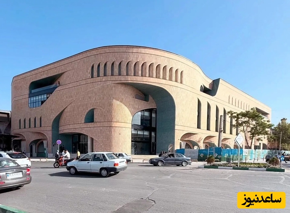 معماری شگفت‌‎انگیز یک مرکز تجاری در قلب استان مرکزی؛ شاهکار تازه‌ای از معماری ایرانی
