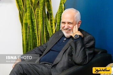 ببینید| شعری حماسی از وزیر روحانی در حمایت از کشور!/ ظریف:‌ اگر سر به سر تن به دشمن دهیم....