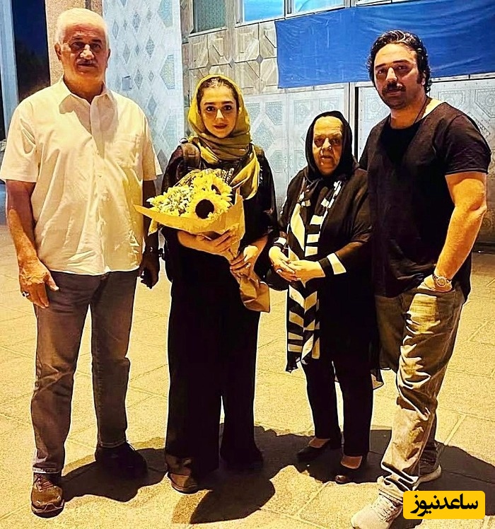 سحر لطفی در کنار خانواده اش