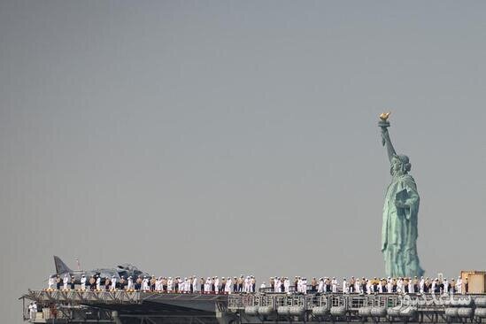 رژه ناوگان دریایی آمریکا در " هفته ناوگان 2023" در بندر نیویورک/ رویترز