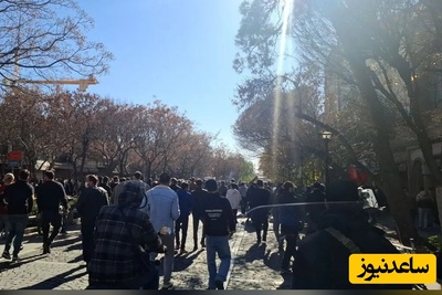 اعتراض بازاریان تهران در پی نوسانات بازار ارز امروز دوشنبه 8 دی + ویدیو