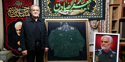 مروری بر حضور چهره‌های سیاسی در منزل سردار سلیمانی برای همدردی با خانواده حاج قاسم؛ از رهبر شهید انقلاب و حسن روحانی تا ظریف و... + عکس