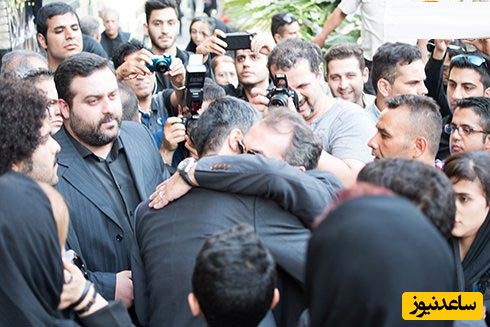 چهره غمزده علی اوجی، شیلا خداداد و علی انصاریان در مراسم تشییع شلوغ مادر پژمان جمشیدی، سلطان کمدی ایران/ روحش شاد و یادش گرامی+عکس