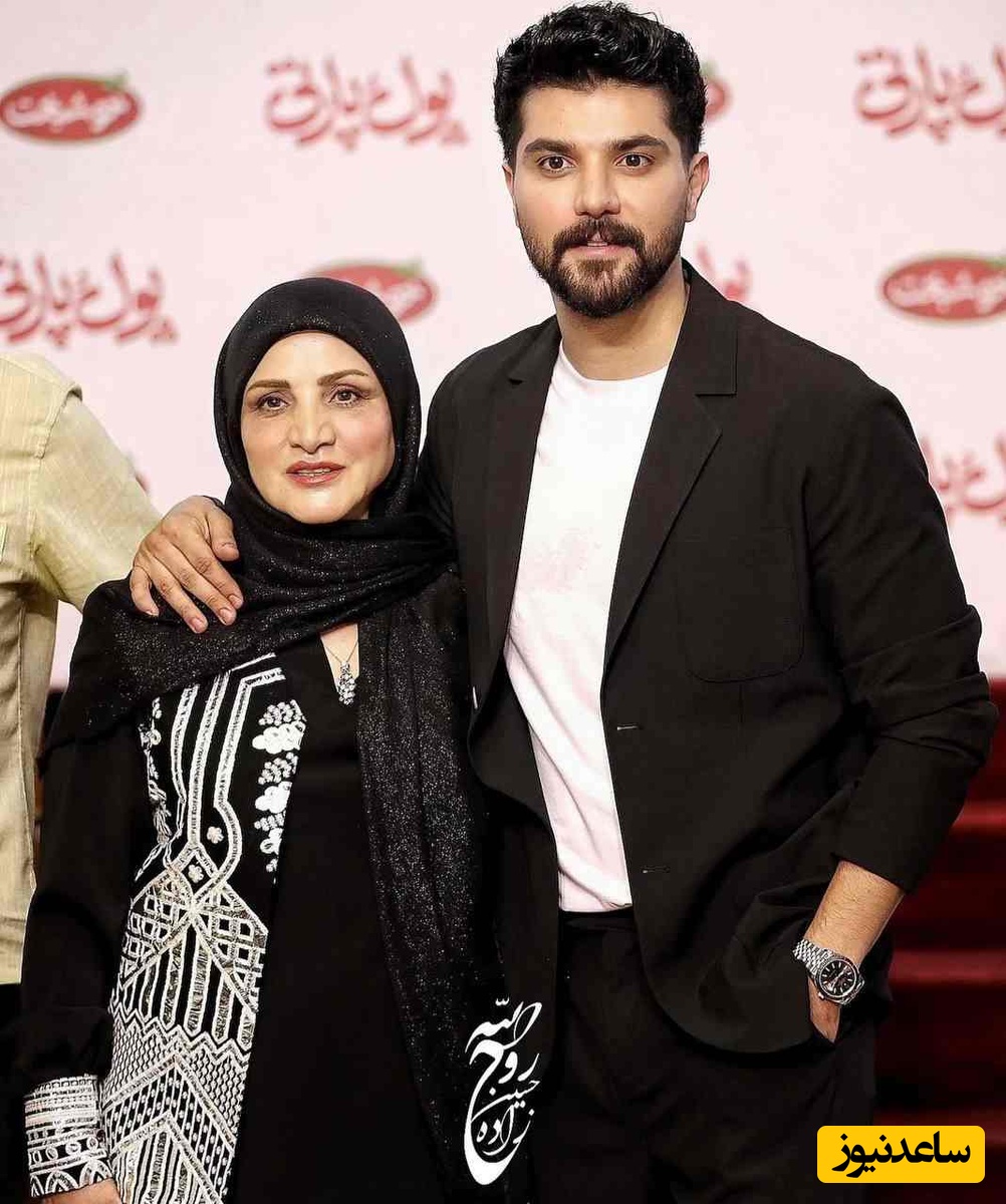 ویدئو/وقتی هم خوش قدو بالایی و هم خوش چهره، مامانت مثل شیر ازت مقابل دخترای محل مواظبت میکنه/ سکانسی جذاب از سینا مهراد در سریال «از یاد رفته»