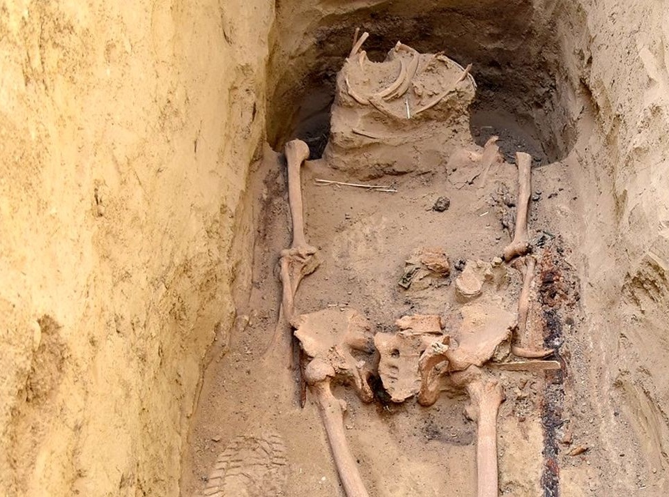 جنگجوی باستانی با شمشیرش بعد از 1400 سال از زیر خاک بیرون آمد