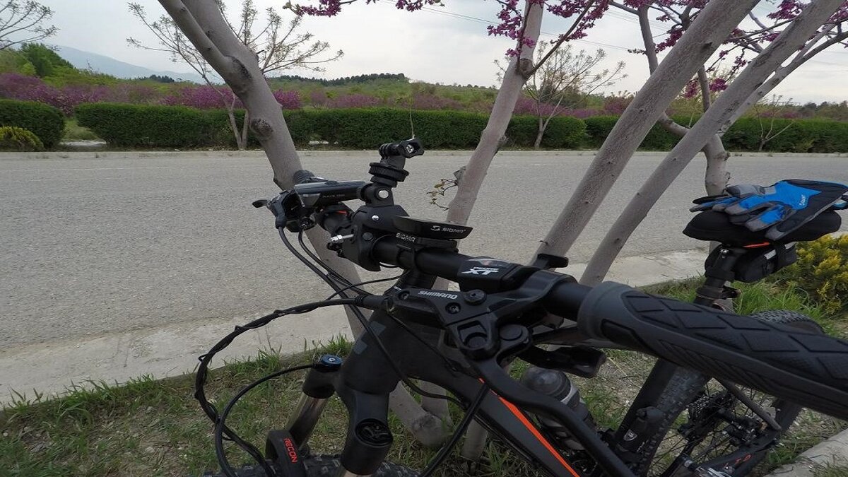 دوچرخه ای عجیب با چرخ های مربعی + فیلم