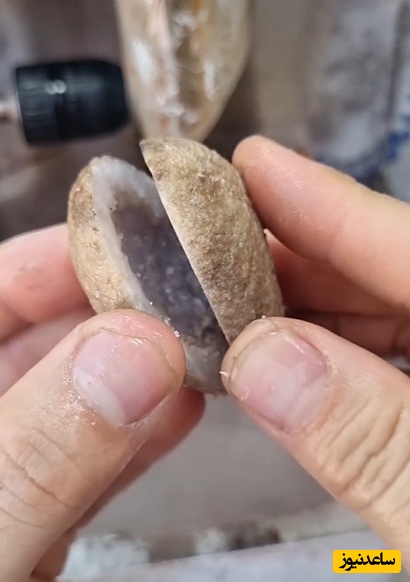 شوکه می‌شوید وقتی ببینید داخل این سنگ چه چیزی پنهان شده؛ ظاهری گول‌زننده اما باطنی باورنکردنی!😍+ویدیو