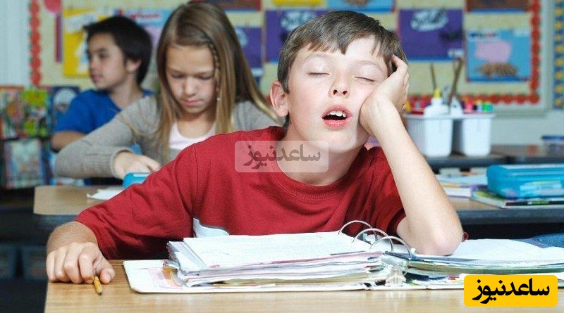 دانش آموزی که توی کلاس خوابش‌برده با یه حرکت معلم سورپرایز میشه/ کلا ارتباطش با این دنیا قطع شده فک کنم 😂 +ویدیو