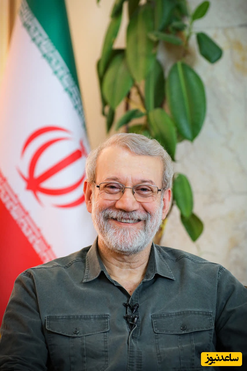 ببینید| تصویری دیده نشده از صحبت گرم رهبر جدید انقلاب با  شهید لاریجانی+ عکس