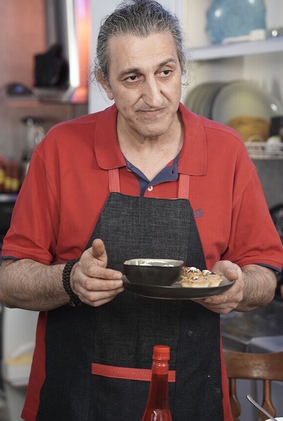 یوسف صیادی: تو جنگ 12 روزه تهران بودم/ زمان جنگ عراق 16 سالم بود و افتخار داشتم برم جبهه