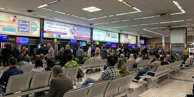 (عکس) خلاقیت جوانان ایرانی در طراحی بنر خوش آمدگویی به مسافر خارجی در فرودگاه/ یعنی رفاقتو در حقش تموم کردن😂