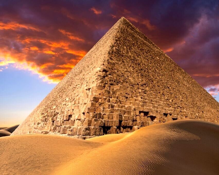 (عکس)‌ معمای سه شیء مرموز که در بزرگترین هرم مصر کشف شدند