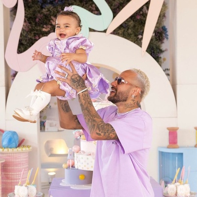 قرتی بازی های دختر کوچولو نیمار +عکس/اداهاش ترکیب نیمار و برونا هست!!!