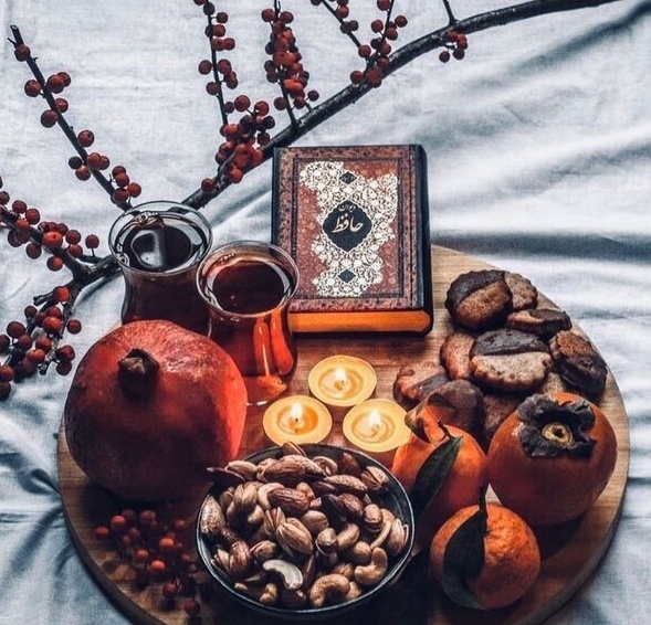 ویدیو / حضور باشکوه بزرگان شعر و ادب فارسی و پادشاهان هخامنشی در جشن شب یلدا و درخشش لباس‌های اصیل ایرانی