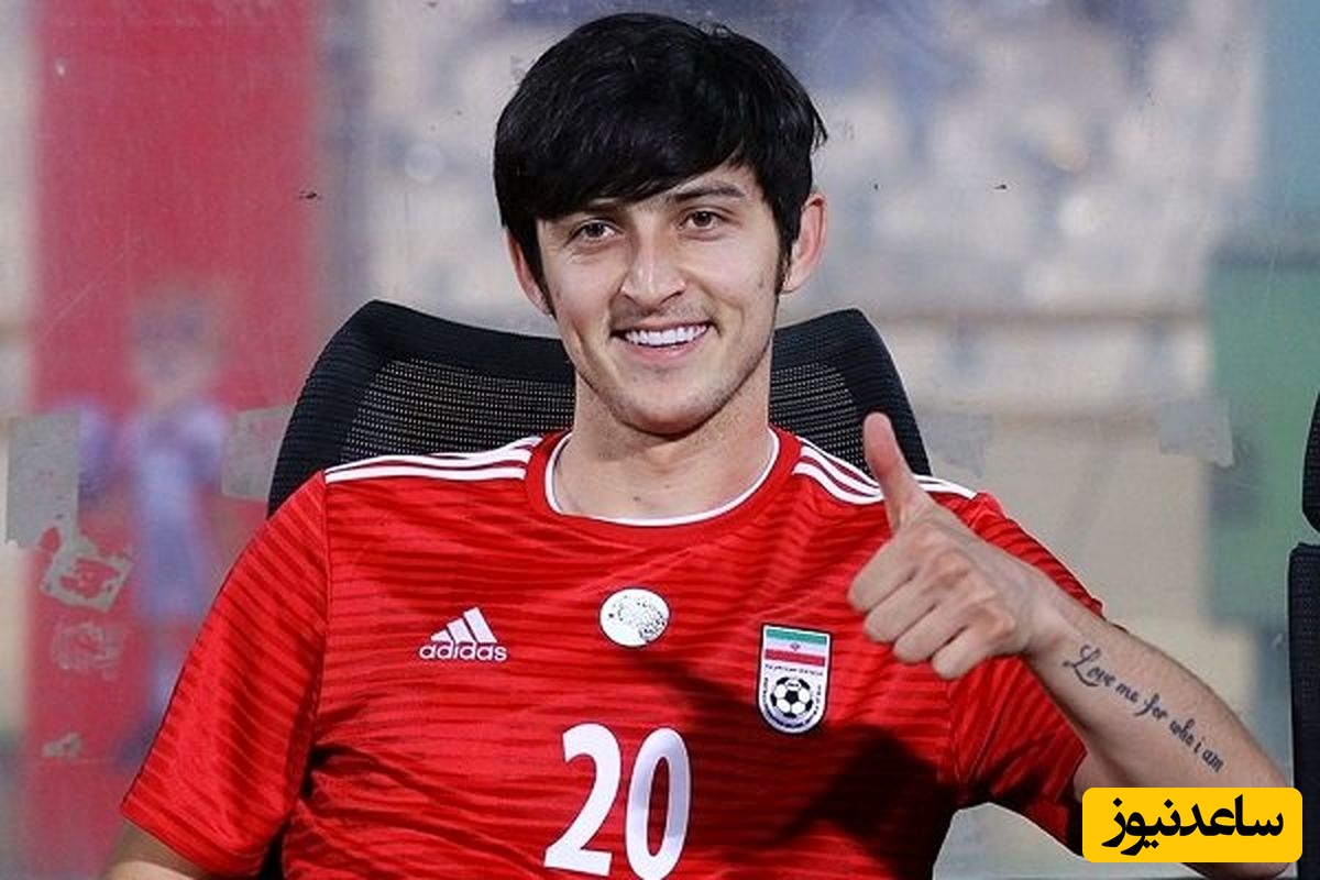 لحظه اهدای توپ طلای بهترین بازیکن امارات به سردار آزمون +فیلم