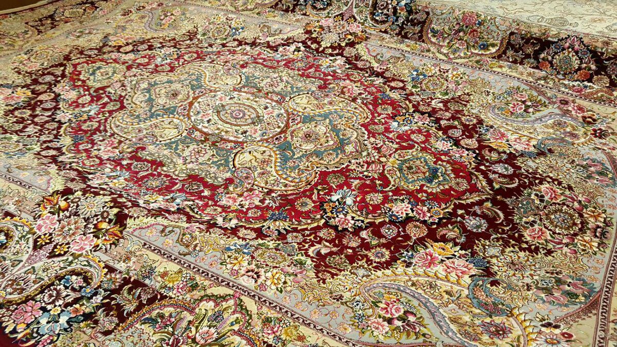 قدیمی ترین و بزرگترین فرش دستباف تبریز در موزه ویکتوریا آلبرت لندن +فیلم