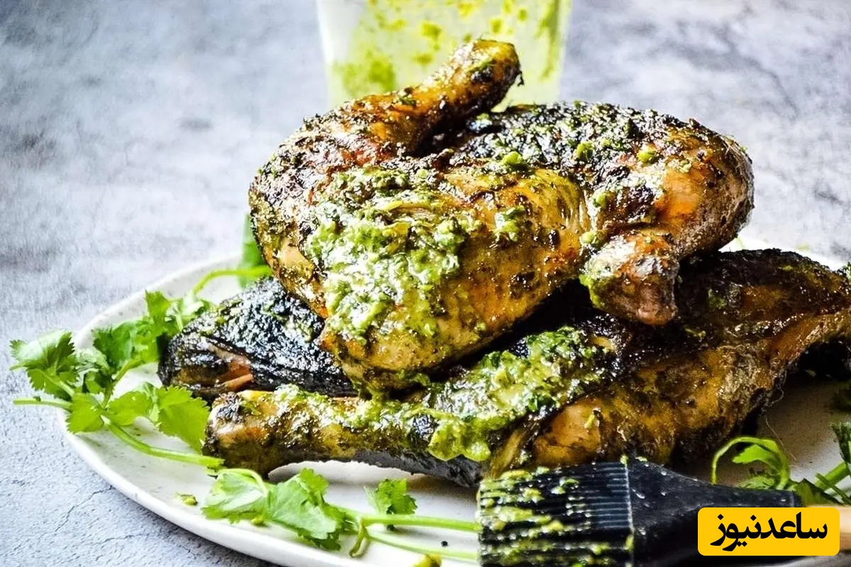 طرز تهیه خورش مرغ و جعفری با طعمی ی‌نظیر؛ اگر از خورش‌های تکراری خسته‌ شدید حتما این رو امتحان کنید