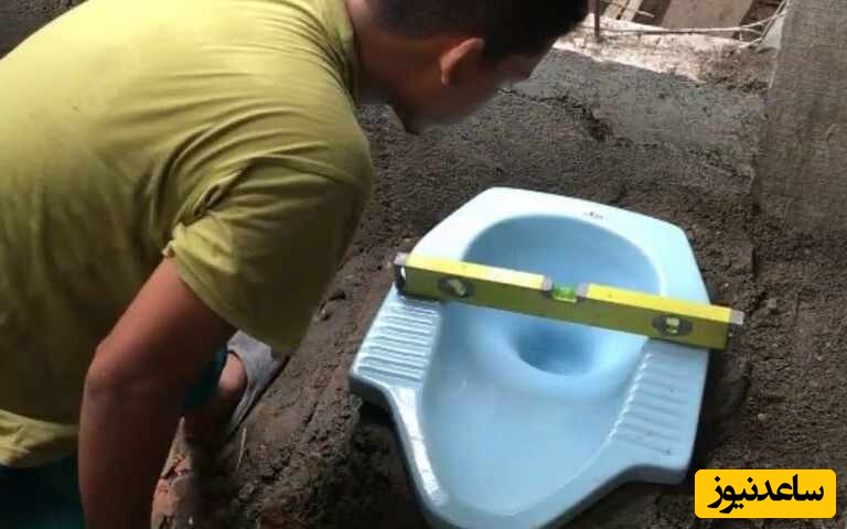 خلاقیت خنده‌ دار اوستا معمار در ساختن توالت در نمای بیرونی ساختمان و بین دو پنجره+عکس/ مغز و دستهای تو رو یکجا باید طلا بگیرن😂