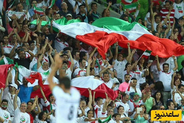 (فیلم) نماز خواندن هواداران ایرانی پیش از بازی با ژاپن