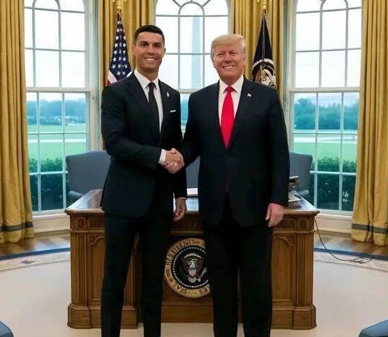 هدیه عجیب ترامپ به رونالدو +عکس/ پشت پرده این کلید عظیم الجثه چیست؟