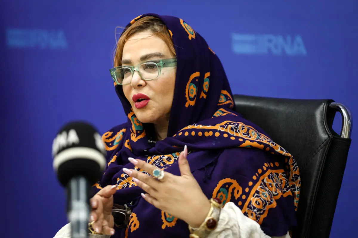 چرخی در تصاویر قدیمی اینستاگرام سلبریتی‌ها؛ اولین باری که بهاره رهنما گوش آیفون خرید اینطور به مردم نشان داد+عکس