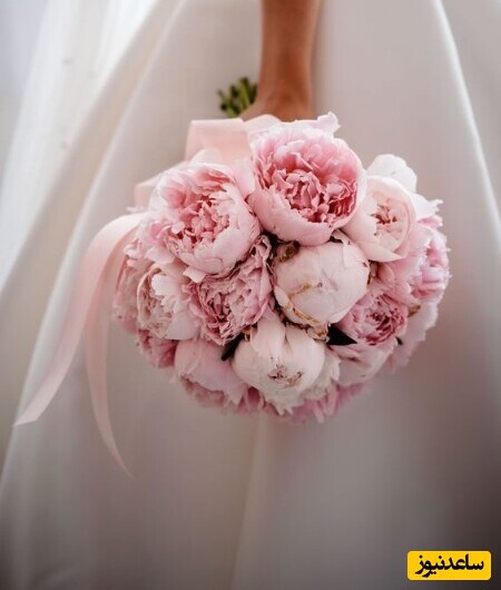 انتخاب دسته گل‌های عروس صورتی برای روزی به یاد ماندنی