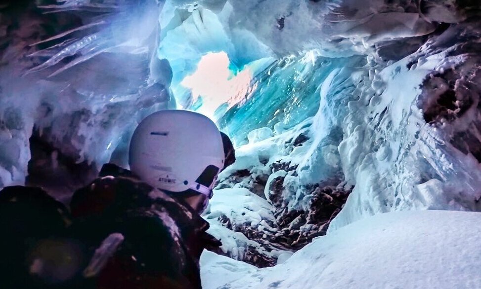 (ویدئو) سقوط یک اسکی‌باز داخل یخچال طبیعی