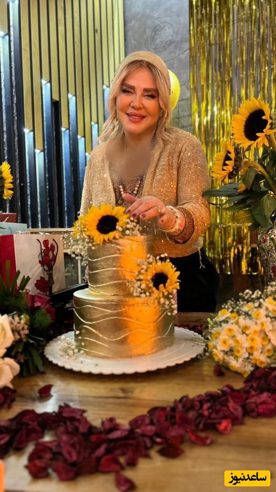 فیلم/ نگاهی به جشن تولد 51 سالگی بهاره رهنما با کیک تولد 2 طبقه گل برجسته در رستورانی لوکس/بهاره رهنما: آذر ماهی تولدش برای بقیه مهم نباشه میکشتتون/ بعد نیم قرن سرحال و قبراق مگه داریم اصلا؟!