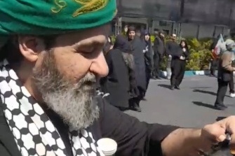 پذیرایی از عزاداران امام شهید با قهوه عراقی در تهران +فیلم