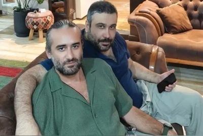 جشن تولدی که با حضور سیل سلبریتی‌ها در خانه محسن چاوشی برگزار شد؛ خوابیدن علی ضیا روی کاناپه و بازیکن پرسپولیس روی میز بیلیارد+ویدیو