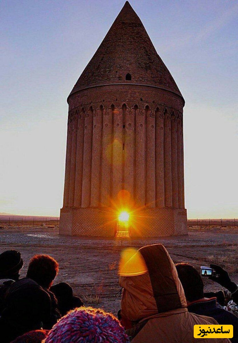(ویدئو)  برج رادکان؛ نگین درخشان در تاج معماری ایران و دقیق‌ترین ساعت آفتابی جهان با 800 سال قدمت!