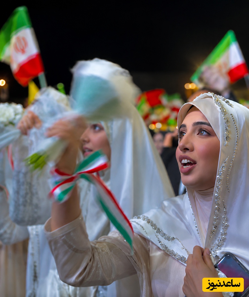 ببینید| جشن ازدواج به سبک متفاوت در قلب تهران؛ عروس و دامادها میدان انقلاب را سفیدپوش کردند + ویدیو
