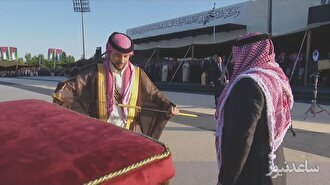 (ویدئو) پادشاه اردن به پسر تازه دامادش «شمشیر هاشمی» هدیه داد