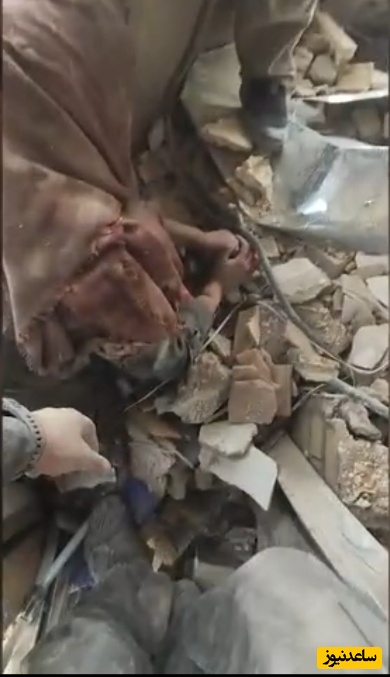 ببینید | لحظات نفس گیر نجات یک دختر از زیر آوار بعد از حمله دشمن آمریکایی - اسرائیلی