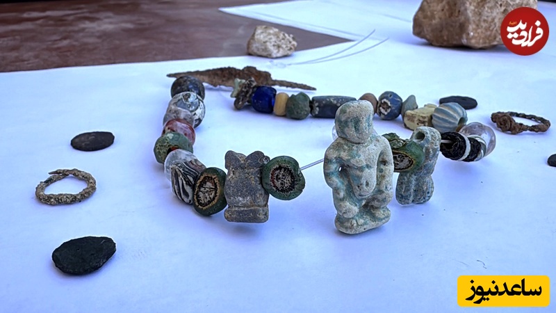 گردنبند 2100 ساله با تندیس خدای مصری که در مقبرۀ یافت شده در انتهای پلکان ابدیت پیدا شد