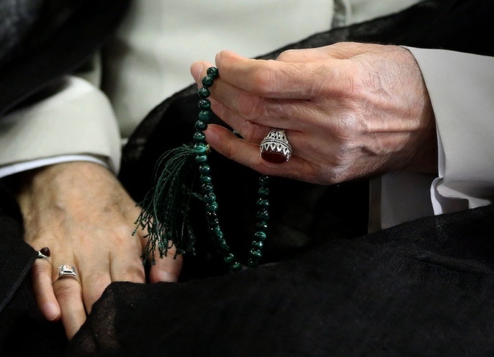 شهید شایان فرد به آرزویش رسید / اهدای انگشتر متبرک رهبر معظم انقلاب اسلامی به خانواده شهید  + عکس