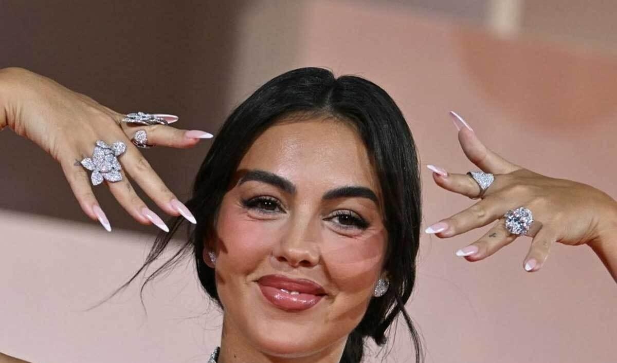 جورجینا هم به صف طرفداران رضا گلزار پیوست/ دیگه چجوری بگه انگشتر الماس پُز نیست سبک زندگیشه😂+عکس