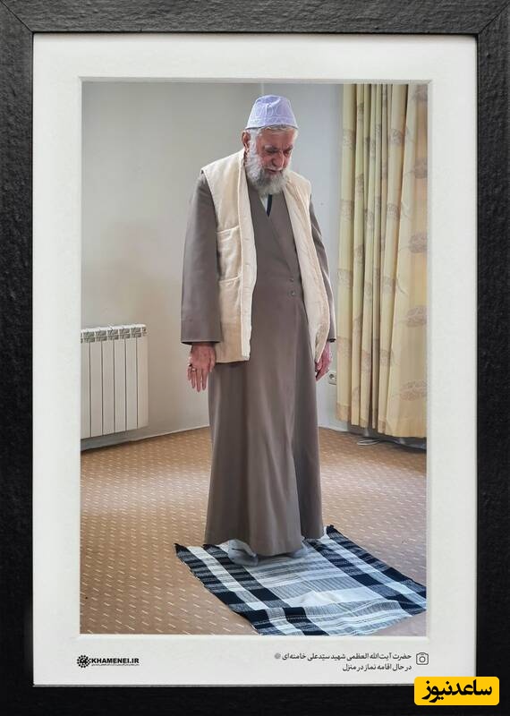 نماز خواندن رهبر انقلاب