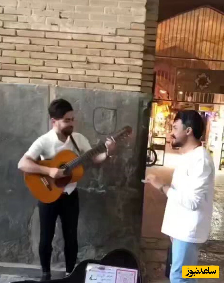 (فیلم) همخوانی مصطفی راغب با نوازنده خیابانی در میدان نقش جهان اصفهان / این پسر خیلی با مرامه ...