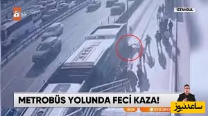 ببینید | لحظه سقوط مرگبار یک مرد با ویلچر زیر چرخ‌های اتوبوس شهری!