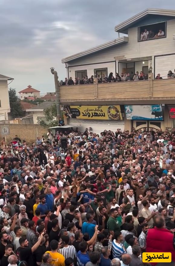 جشن باشکوه و پرشور استقبال مردم از رحمان عموزاد، قهرمان کشتی جهان با جمعیت چندهزار نفری در خیابان/ مردم باغیرت و اصیل شمال حماسه آفریدند!+فیلم