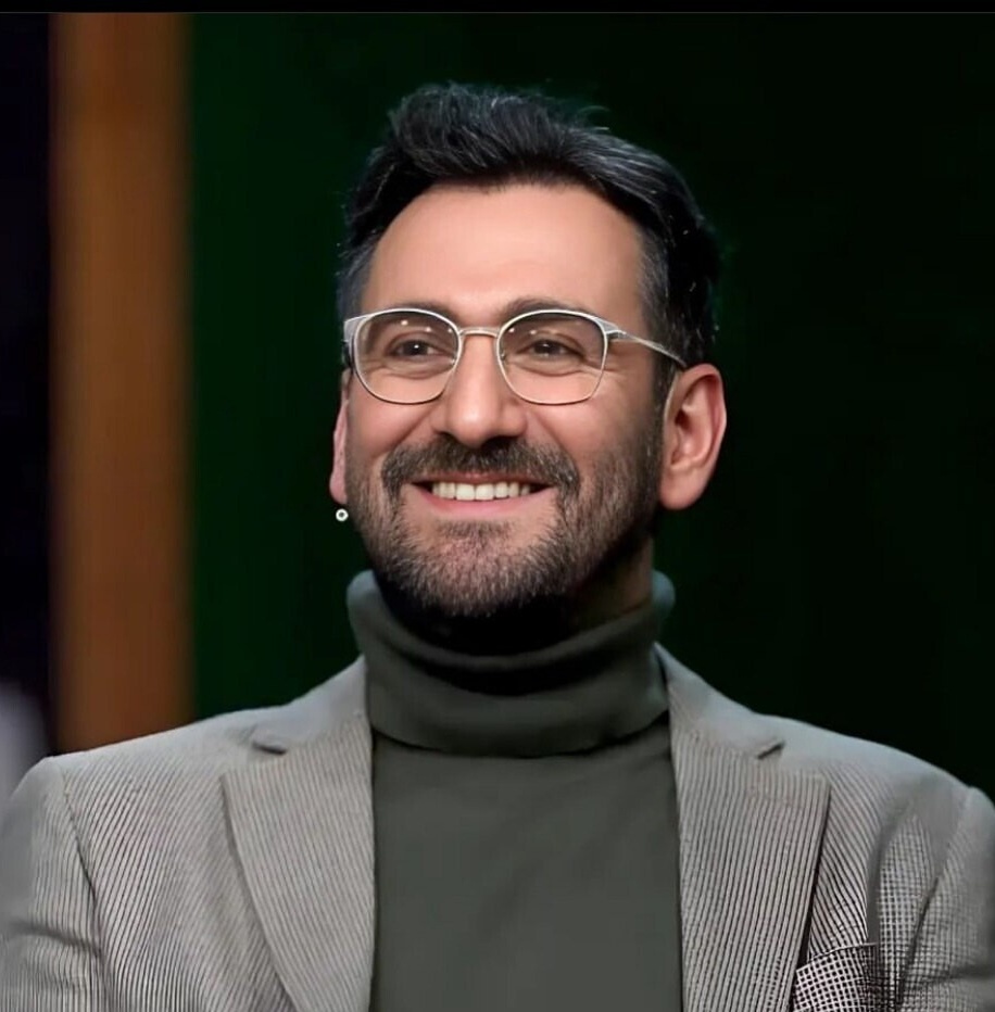 سکانس سمی و خنده‌دار از «خندوانه» / آموزش اطلاعات رانندگی برای آزمون به سبک "نیما شعبان نژاد"؛ اگه اون جلویی بزنه به عقبی، 70 امتیاز می‌گیره!😂😂