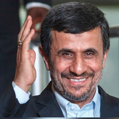 عکسی از تیپ متفاوت و جالب محمود احمدی نژاد در کنار 3 نوه اش در حال درختکاری/ ماشالله بهشون نمیاد نوه های به این بزرگی داشته باشن