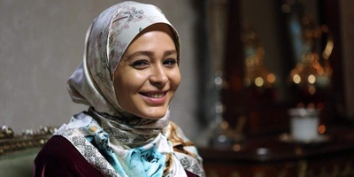 تولد ساده و خلوت سانیا سالاری، ارغوان سریال دلدادگان در یک کافه زیبا و مدرن/ چرا تک و تنها جشن گرفتی؟+عکس